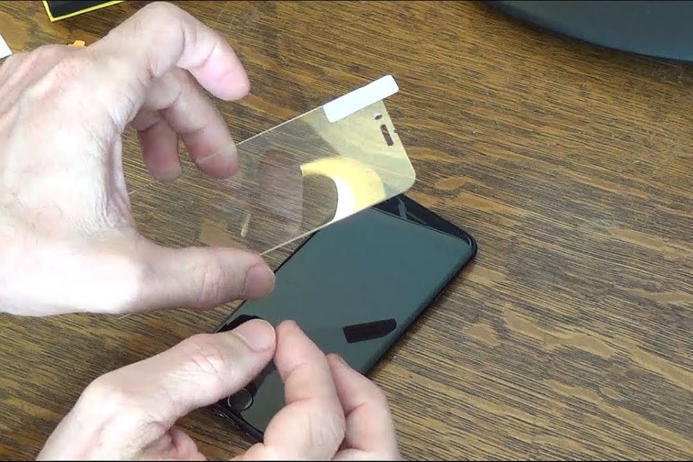 Материали за смартфон протектори и техните предимства - стъкло
