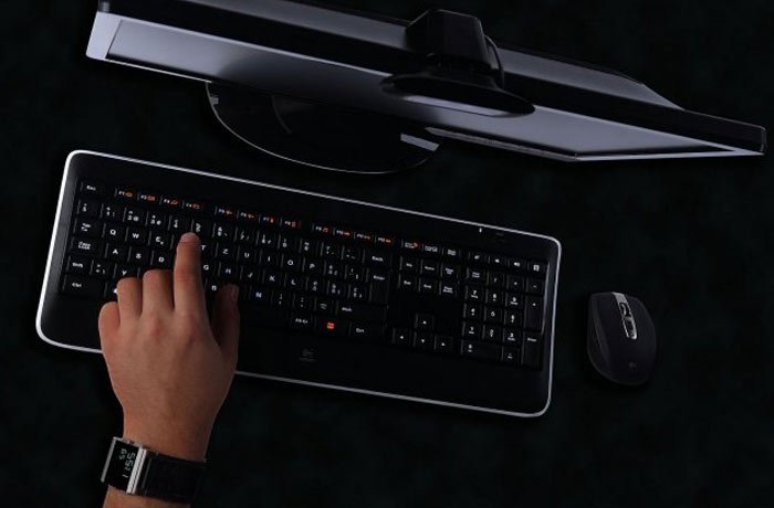 Безжична клавиатура Logitech K800