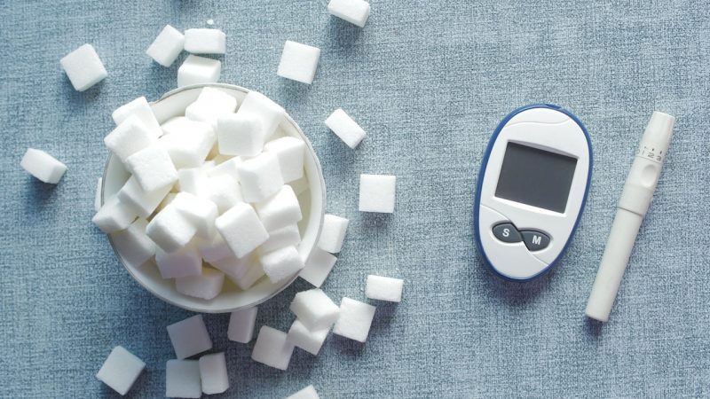 Какво причинява свързаната с диабета кетоацидоза (ДКА)?